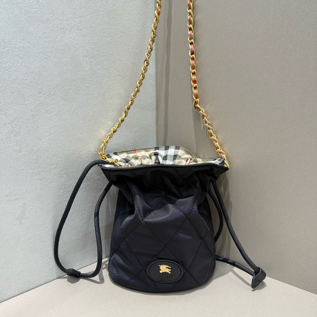 BB Horseshoe Chain Pouch Bag