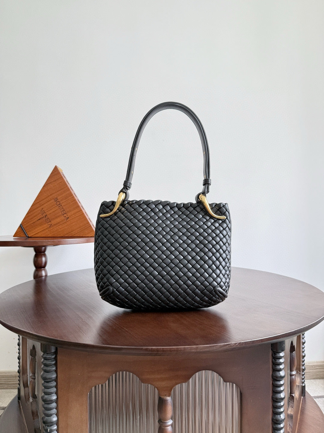 BV Clicker Shoulder Bag