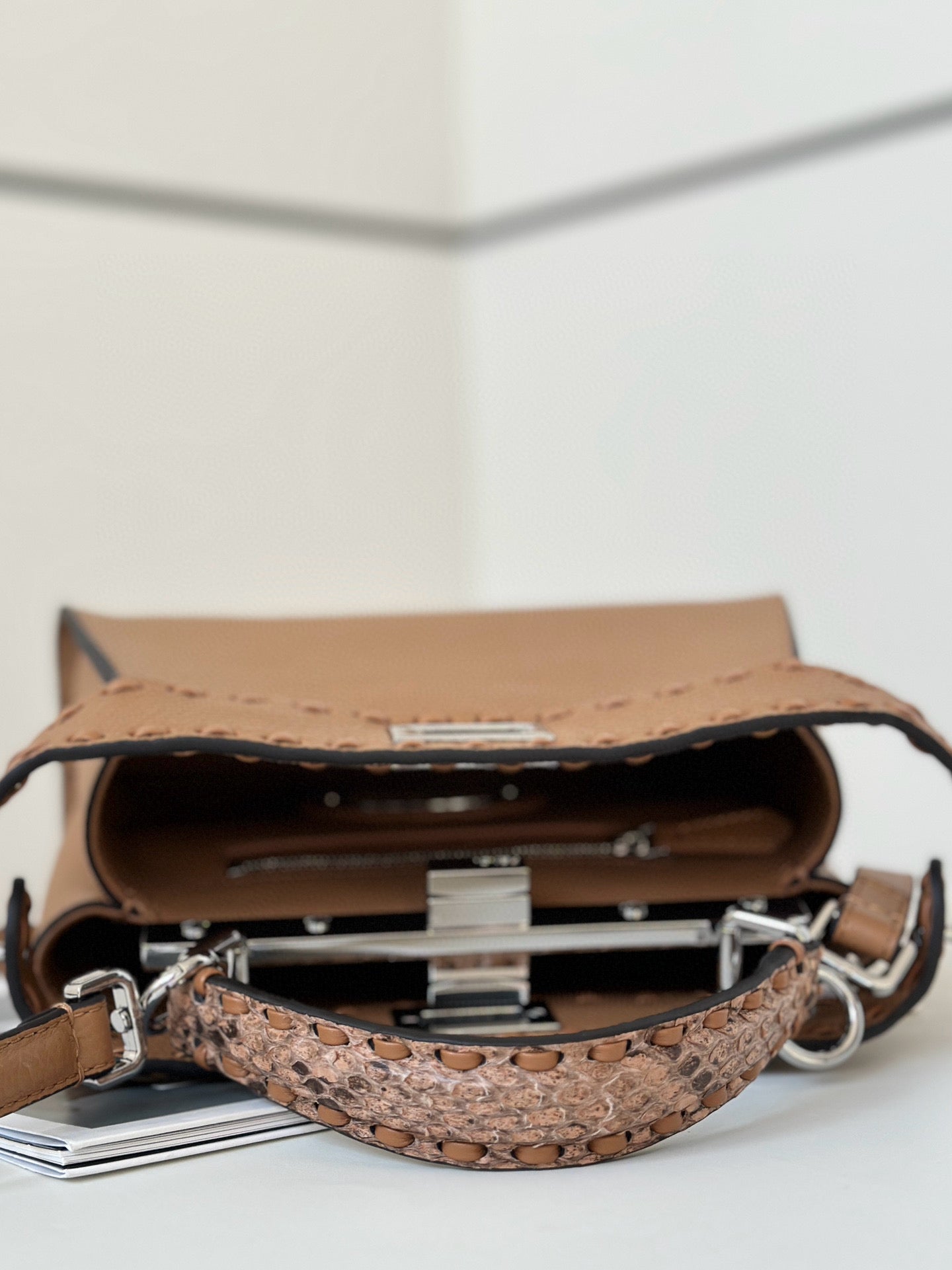 Fendi Peekaboo Bag (23.5x12x20 cm)