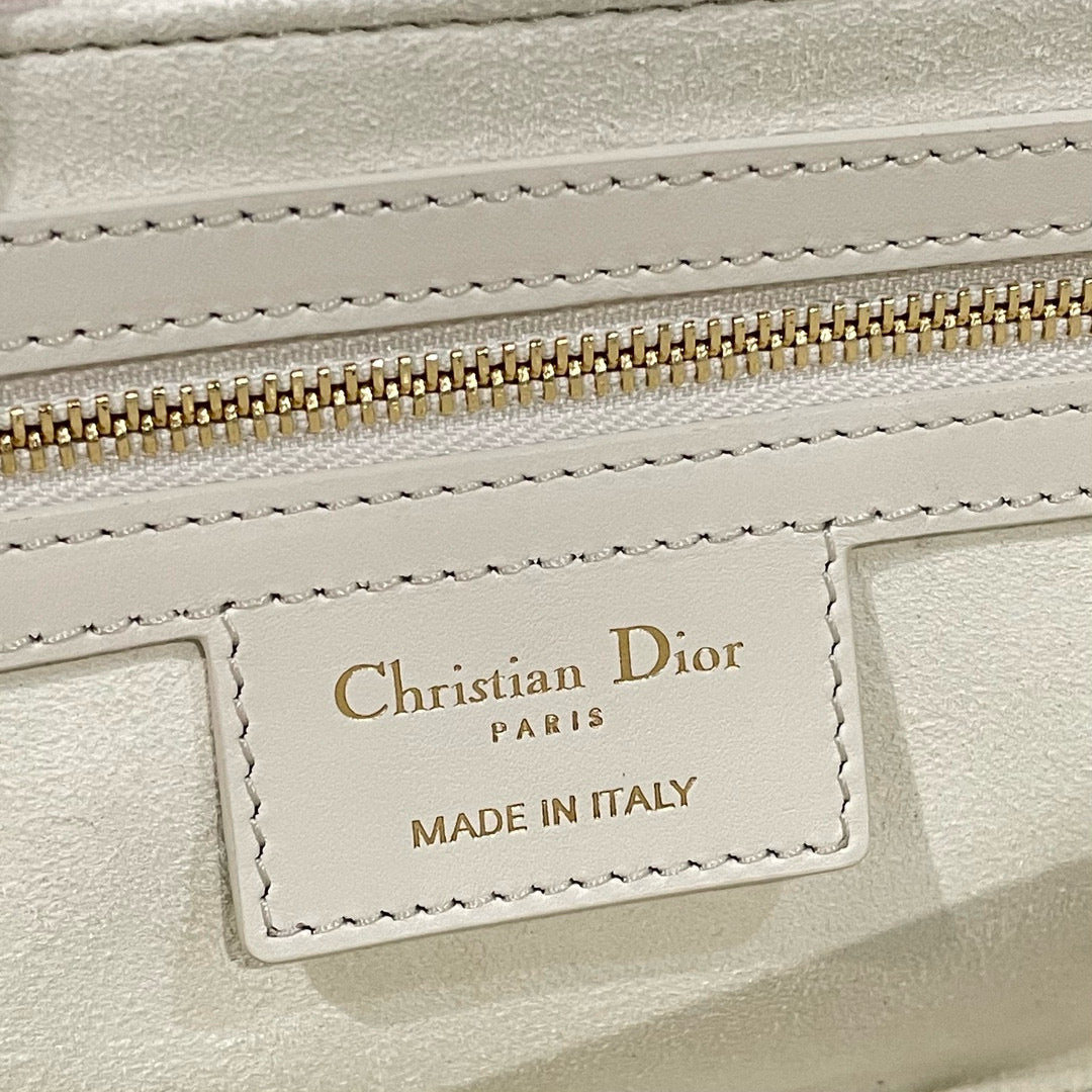 Dior Montaigne Bag