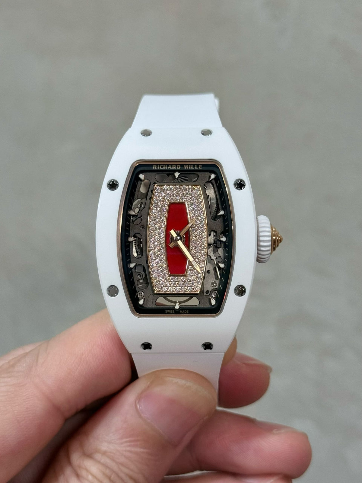 RM07-01 White Ceramic Red Lip