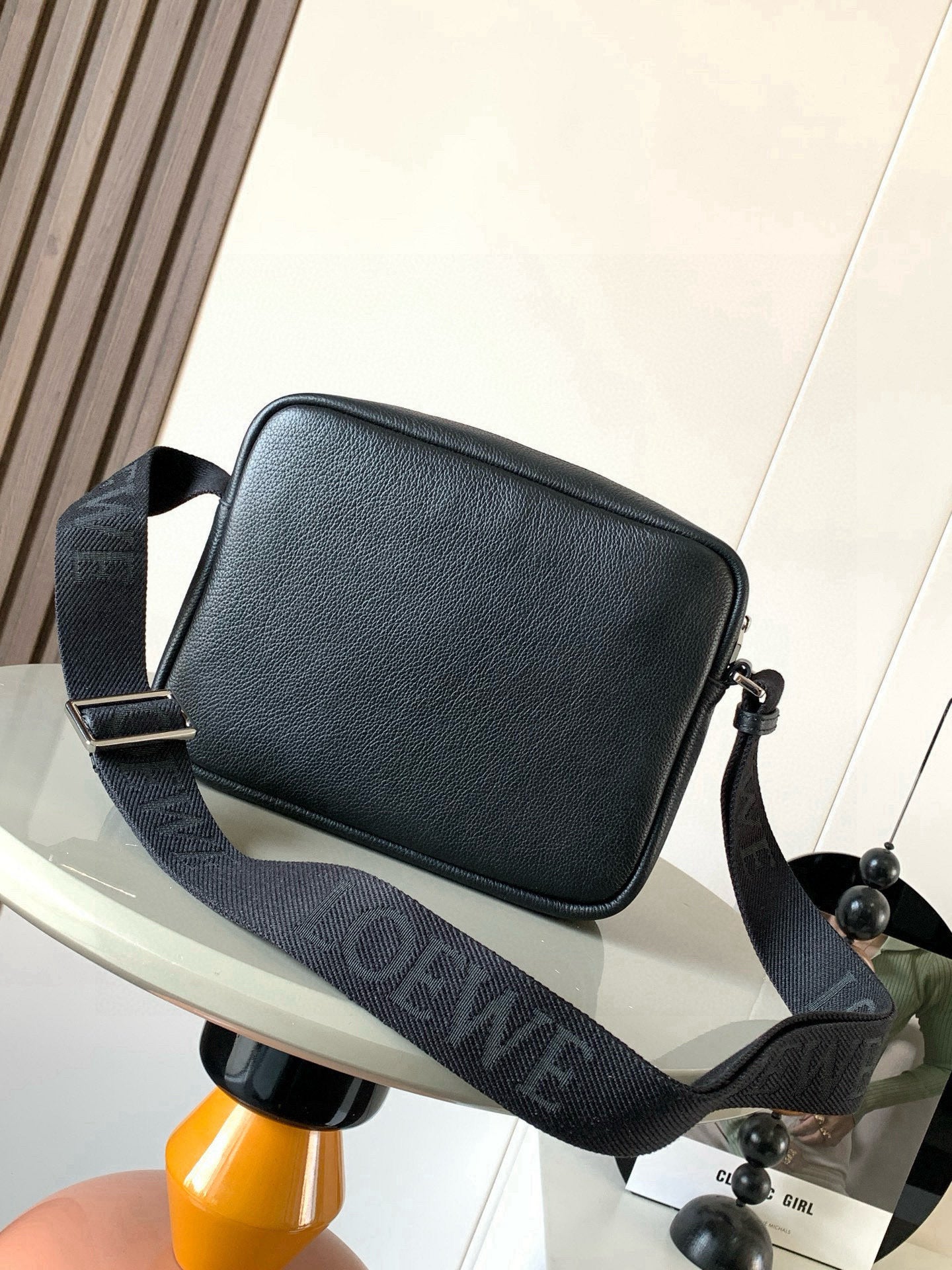 Loewe Messenger Bag 23x18x9CM