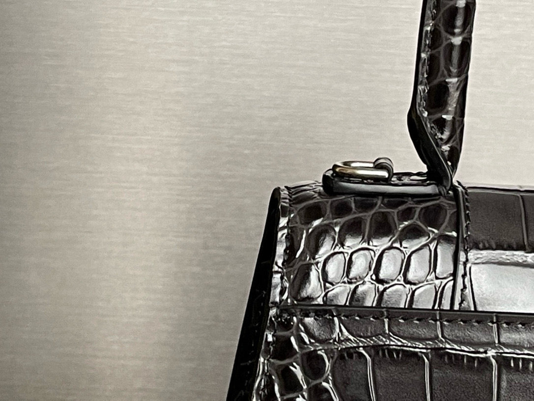 BLCG Hourglass Crocodile Top-handle Handbag
(23x10x24cm)