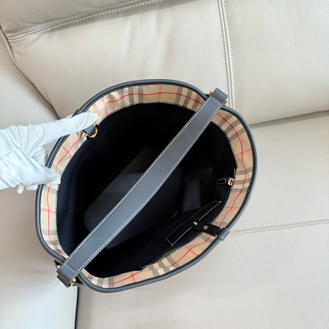 Burberry Bucket Bag(26CM*20CM*32CM)