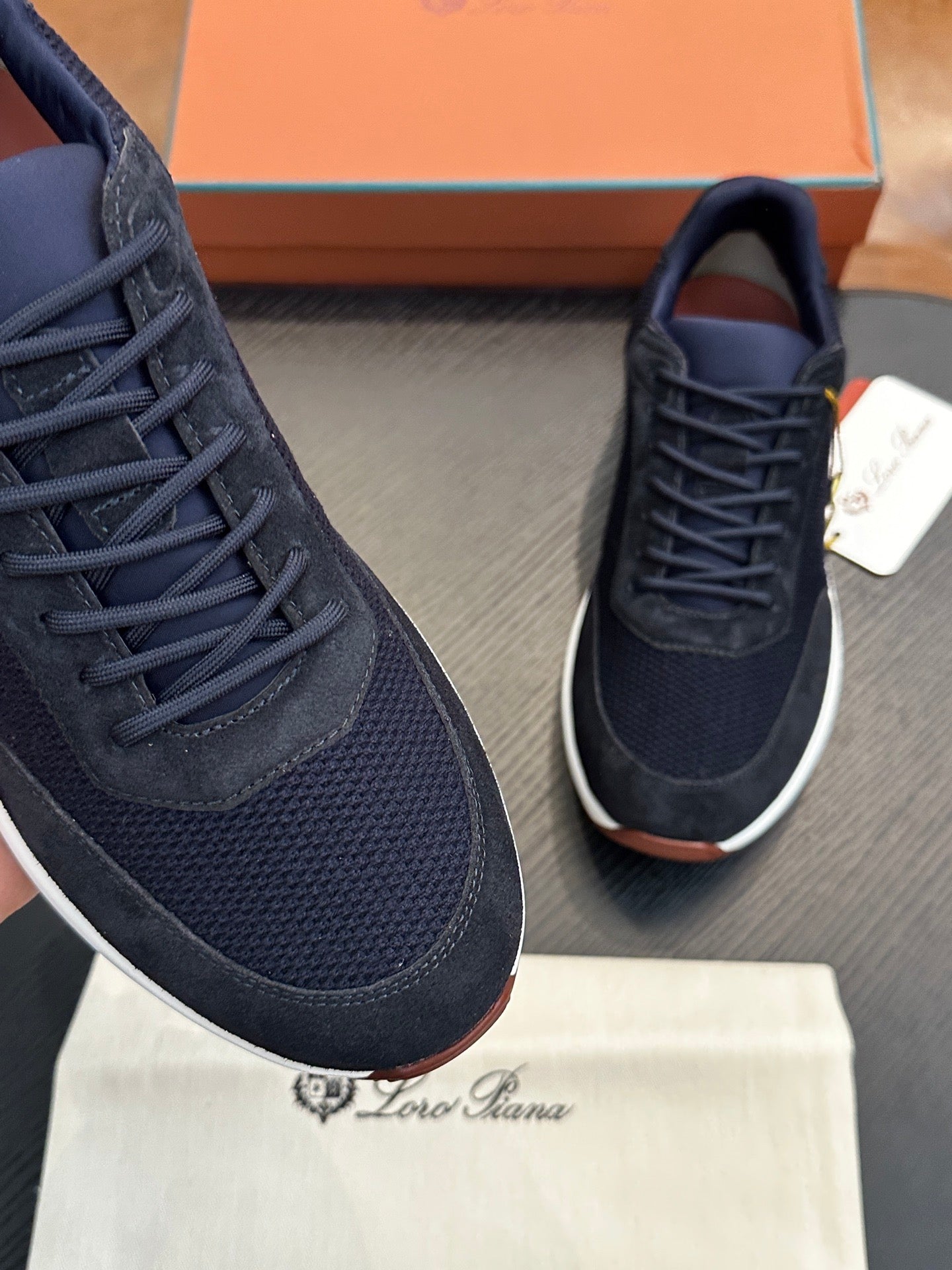 LP Sneakers