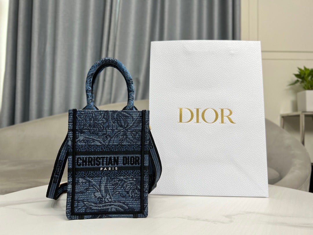 Mini bolso tipo libro Dior