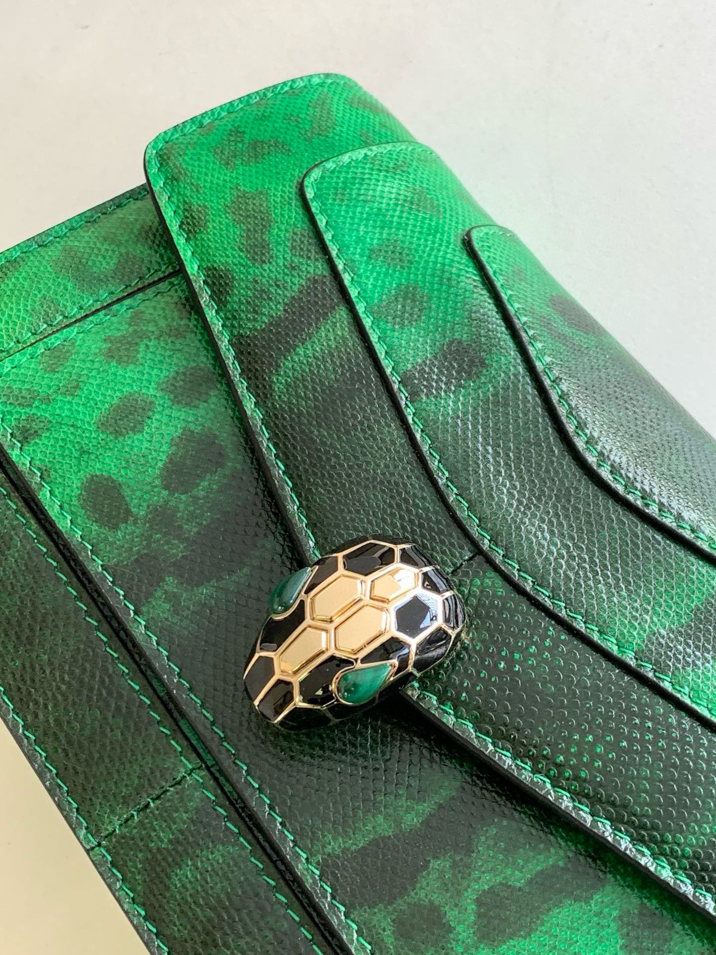 Bvlgari Serpenti Forever East-West Bag(22CM*15CM*4.5CM)