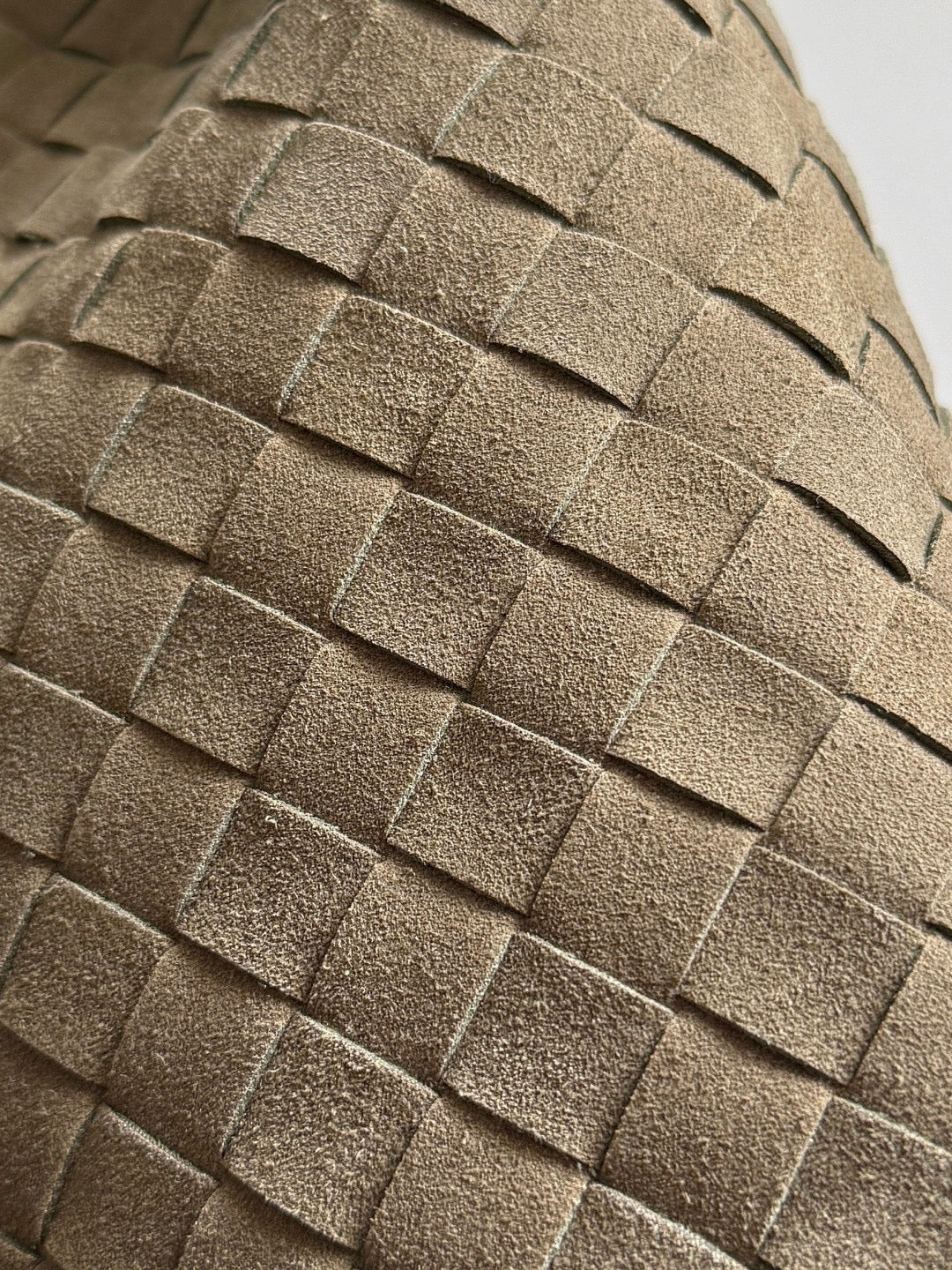 BV Intrecciato Hop Bag 53x24x13cm