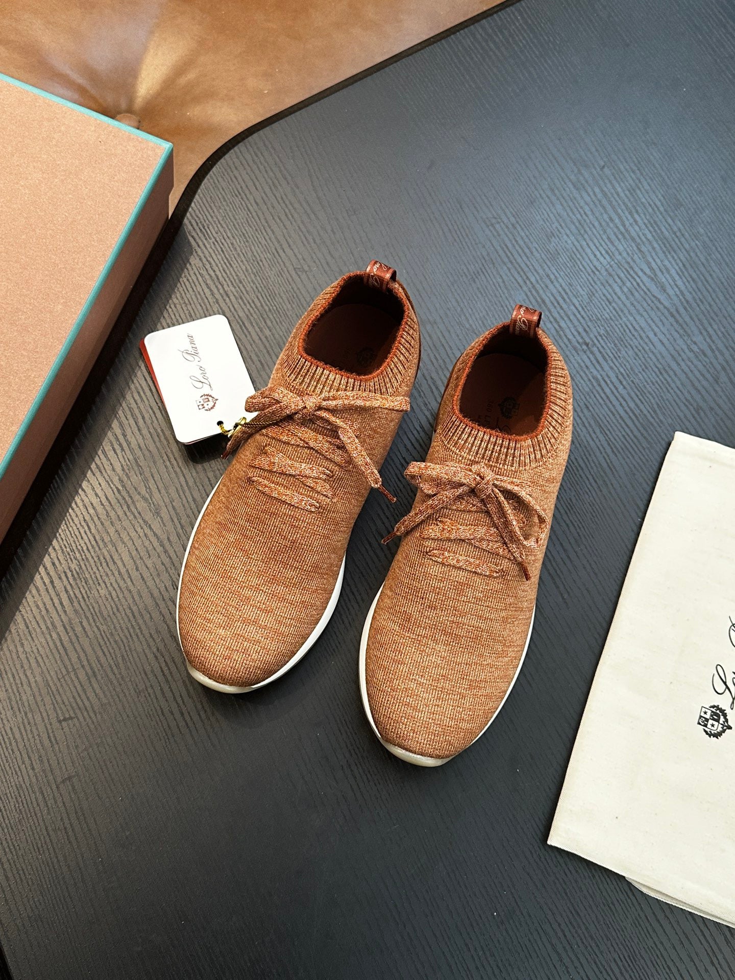 LP Sneakers