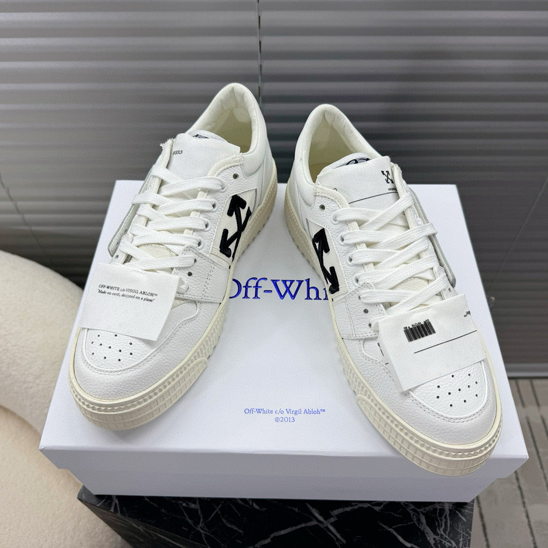 Off-White Sneaker