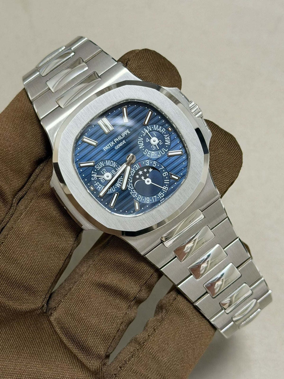 5940/1G-001 Nautilus