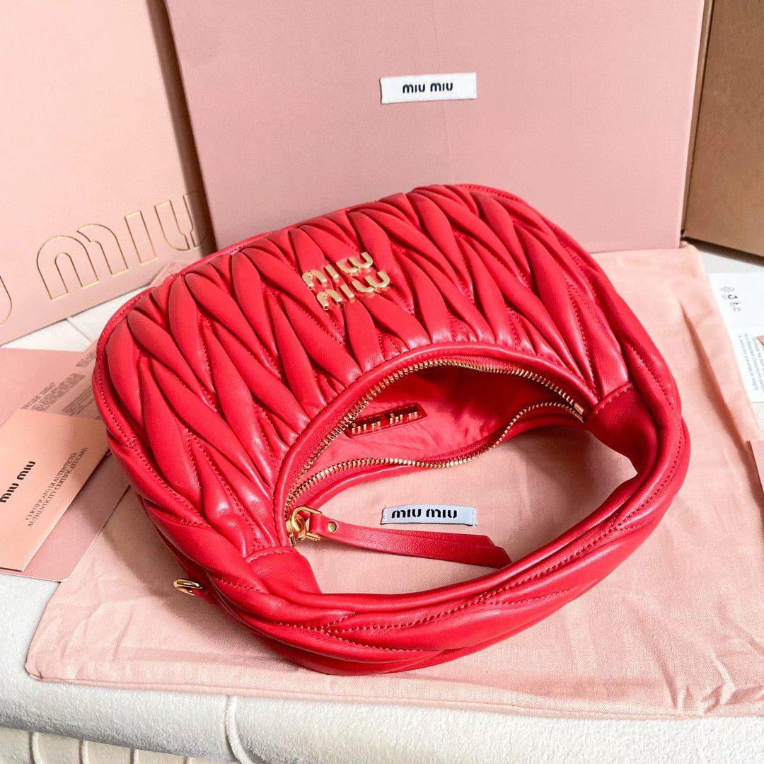Miu Miu Wander Bag 20x23x6cm