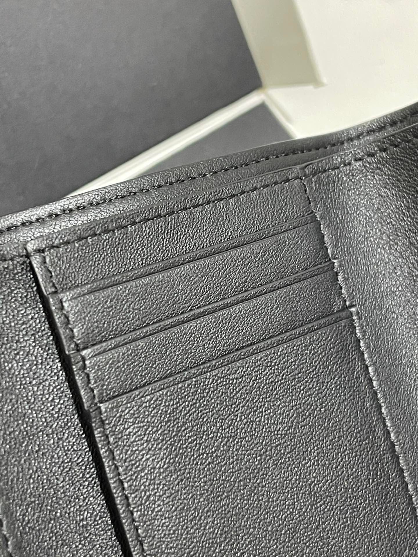 Loewe Wallet