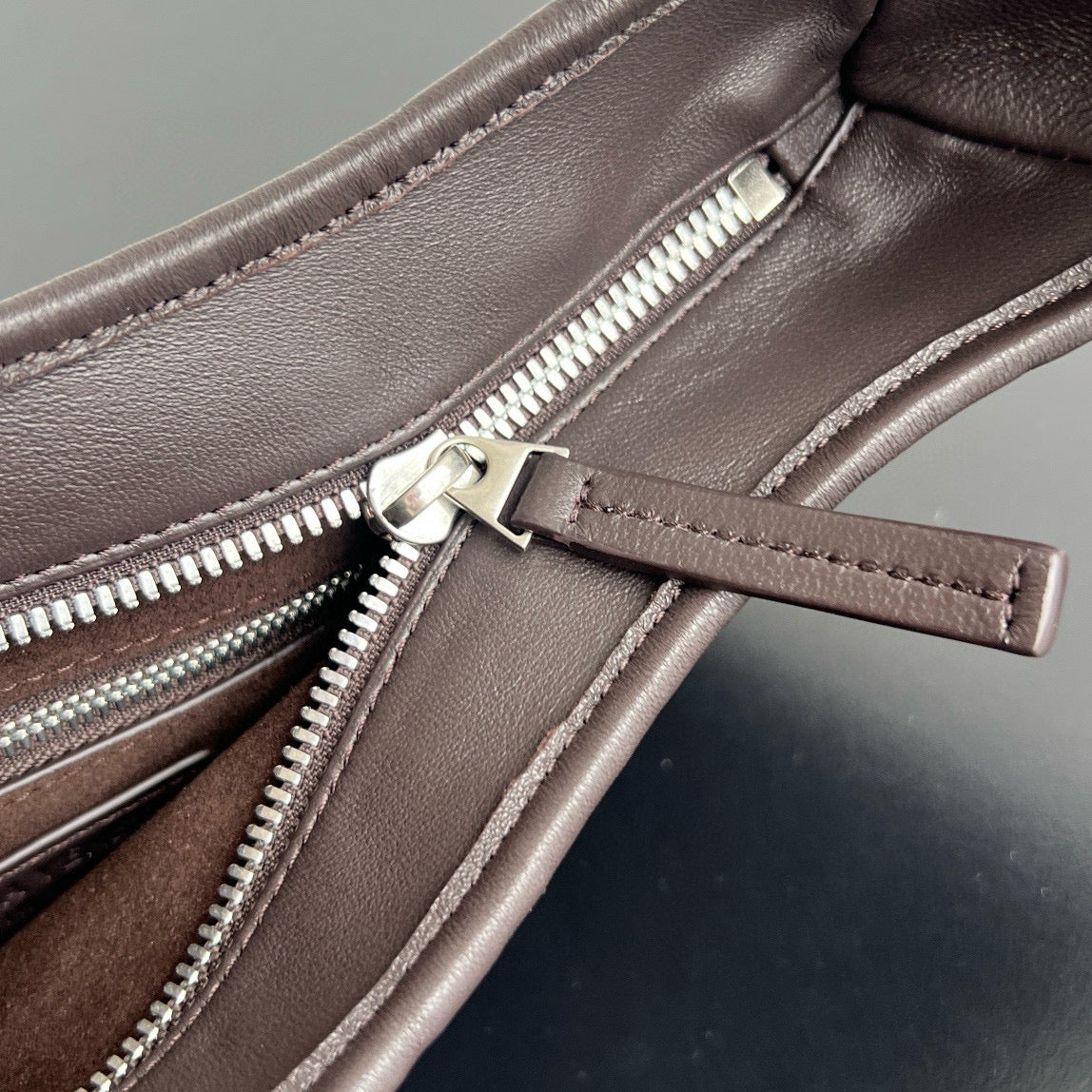 BV Woven Bag 27x17x2.5CM