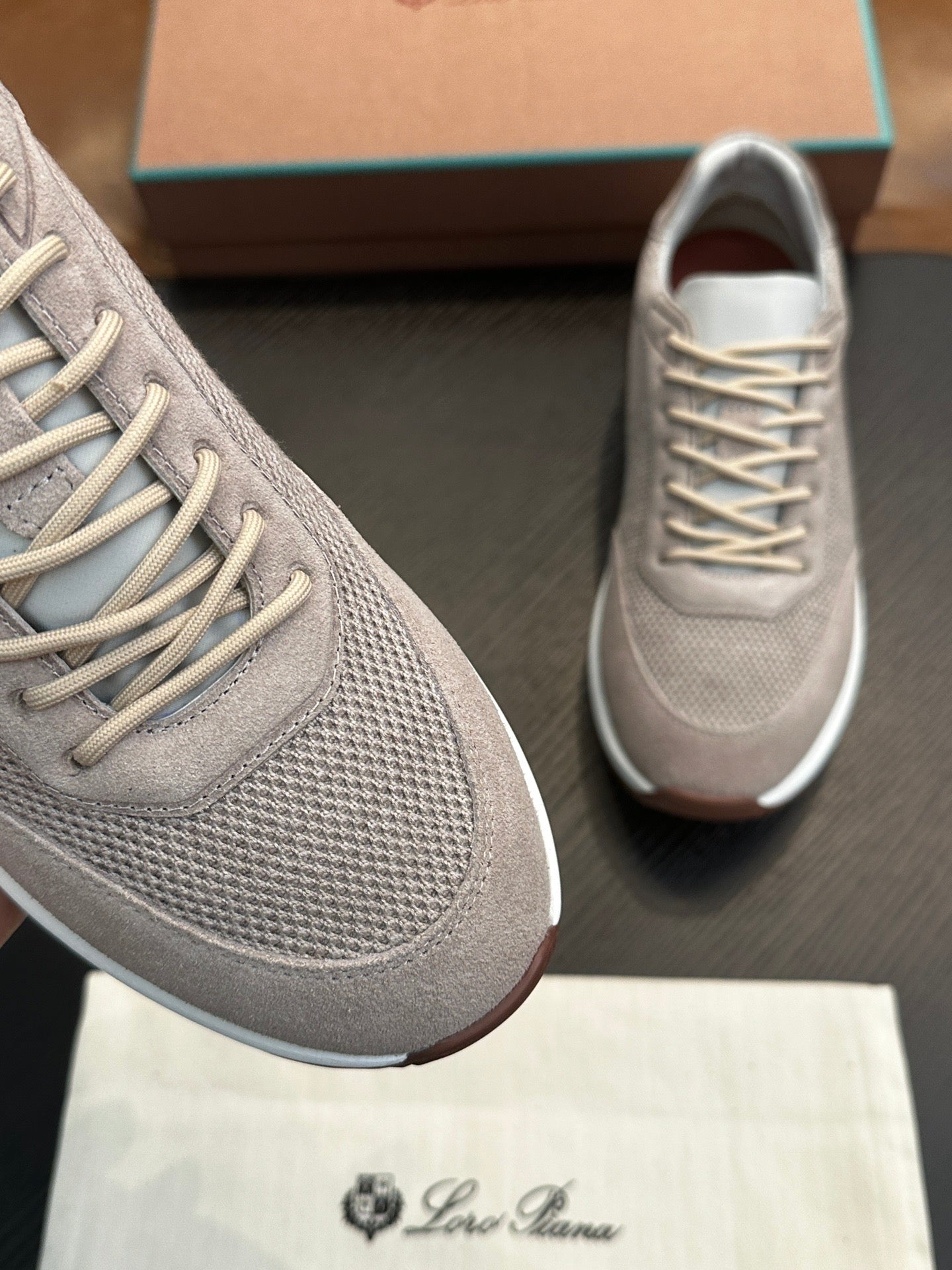 LP Sneakers