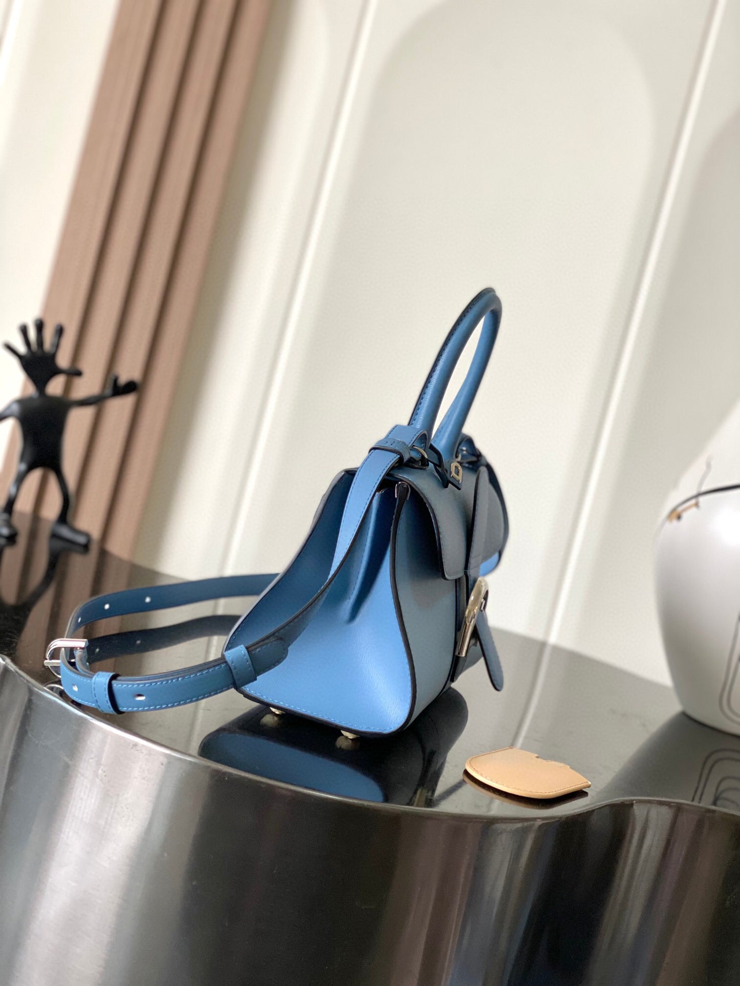 Delvaux Sling Bag (28*12*16cm)