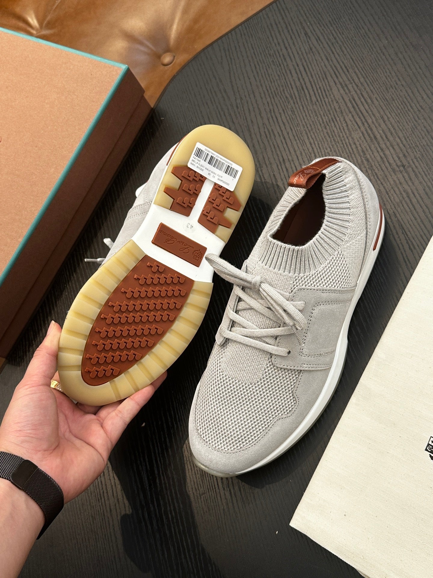 LP Sneakers