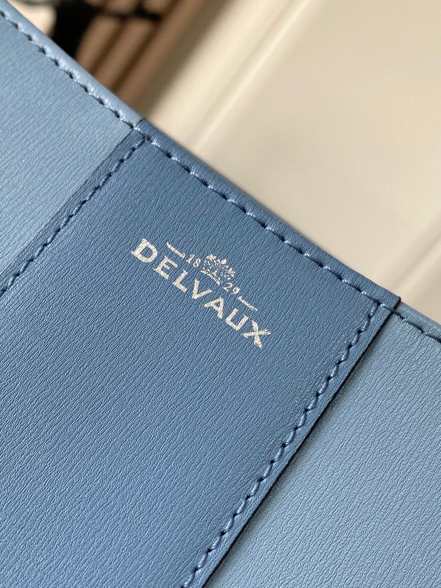 Delvaux Sling Bag (20＊10＊16 cm)