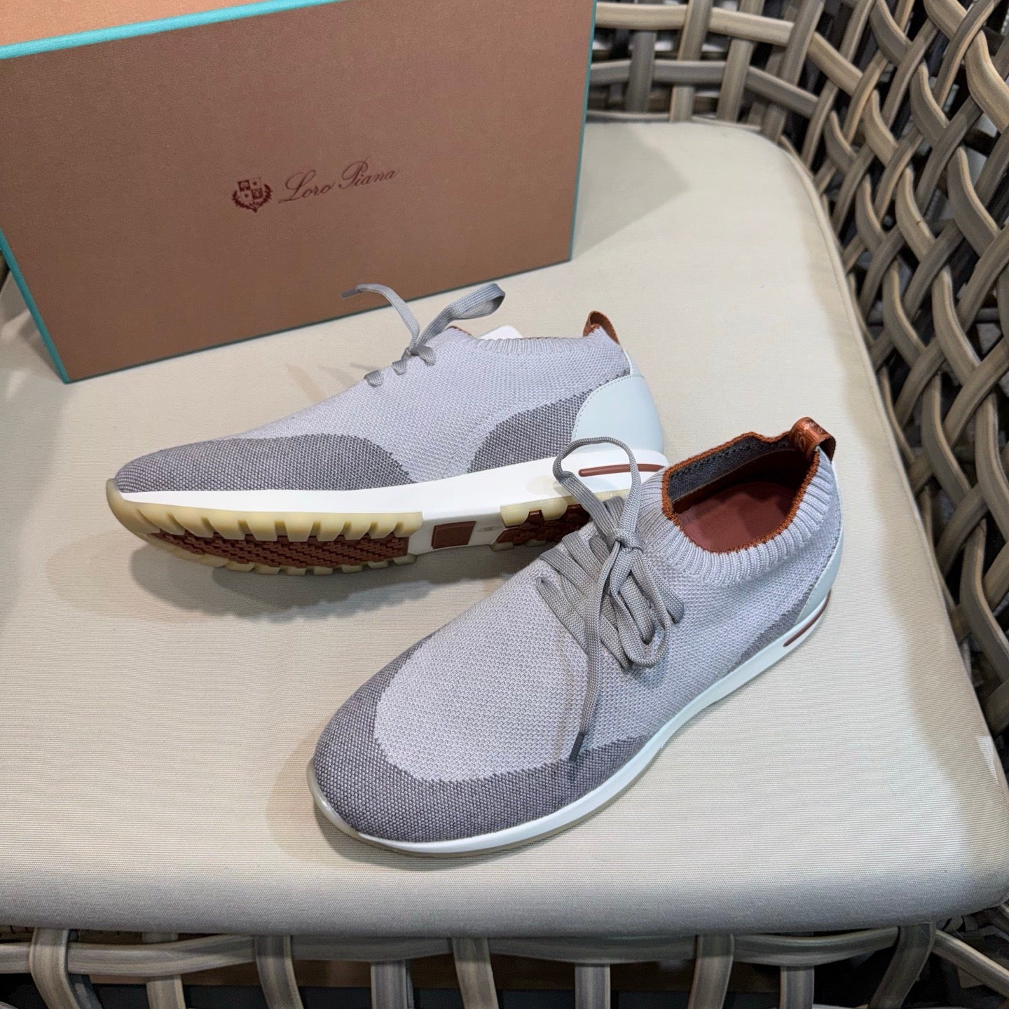LP Sneakers