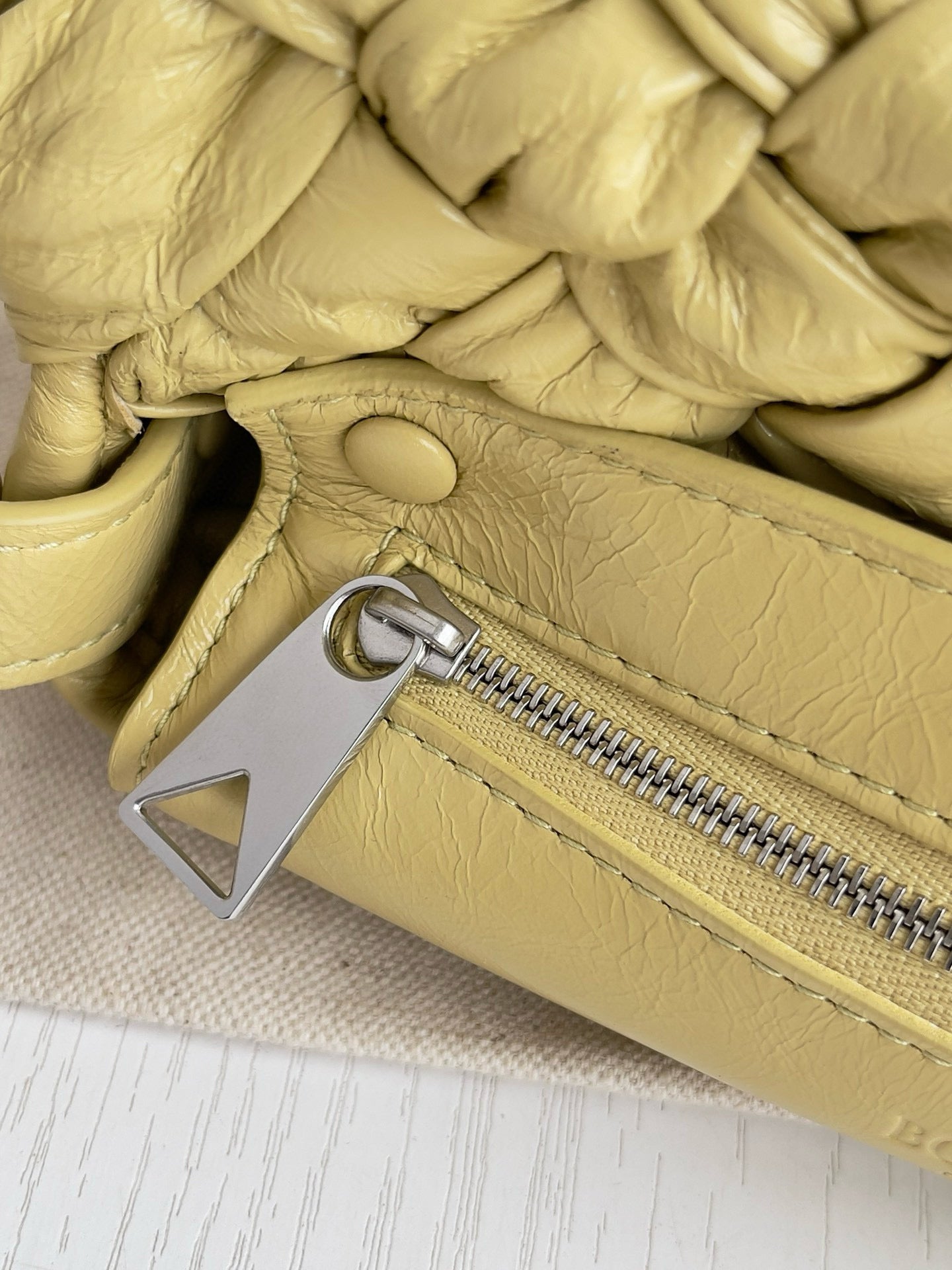 BV Foulard Rumple Messenger Bag