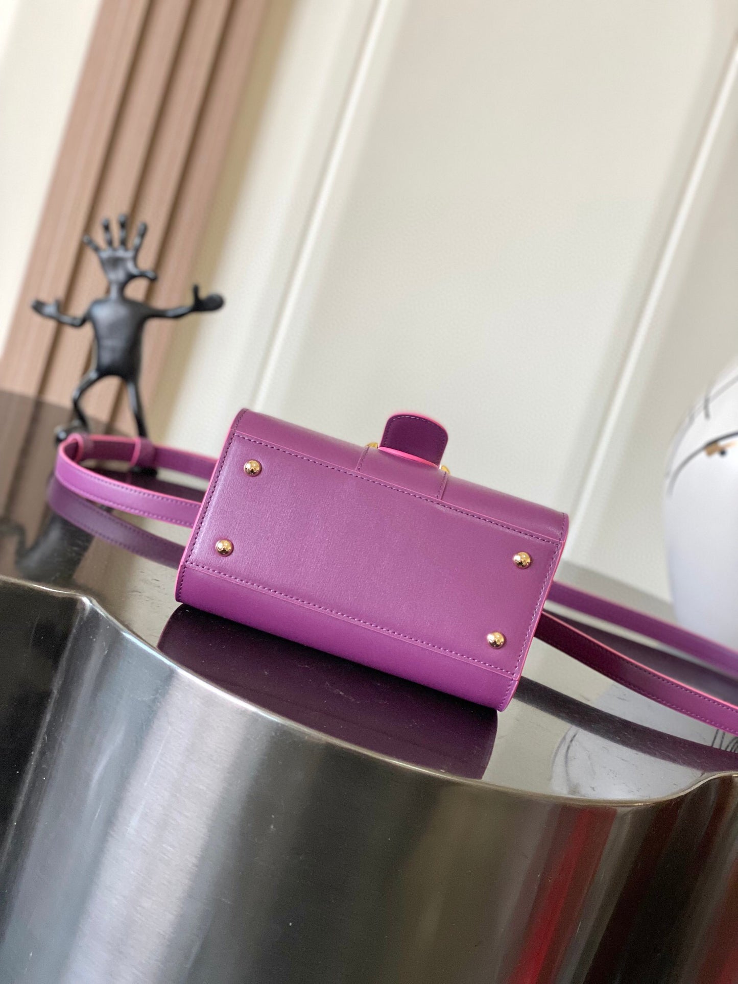 Delvaux Sling Bag (20＊10＊16 cm)