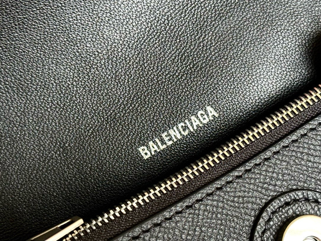 BLCG Downtown Treize Leather Hourglass Shoulder Bag
(20x5x13cm)