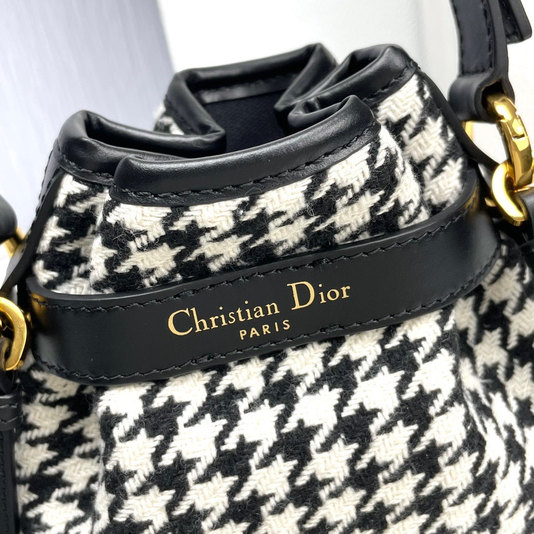 Dior C’est Handbag (17cm)