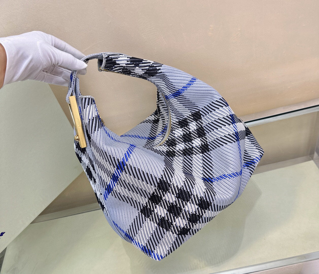 Burberry Peg Handle (Medium)