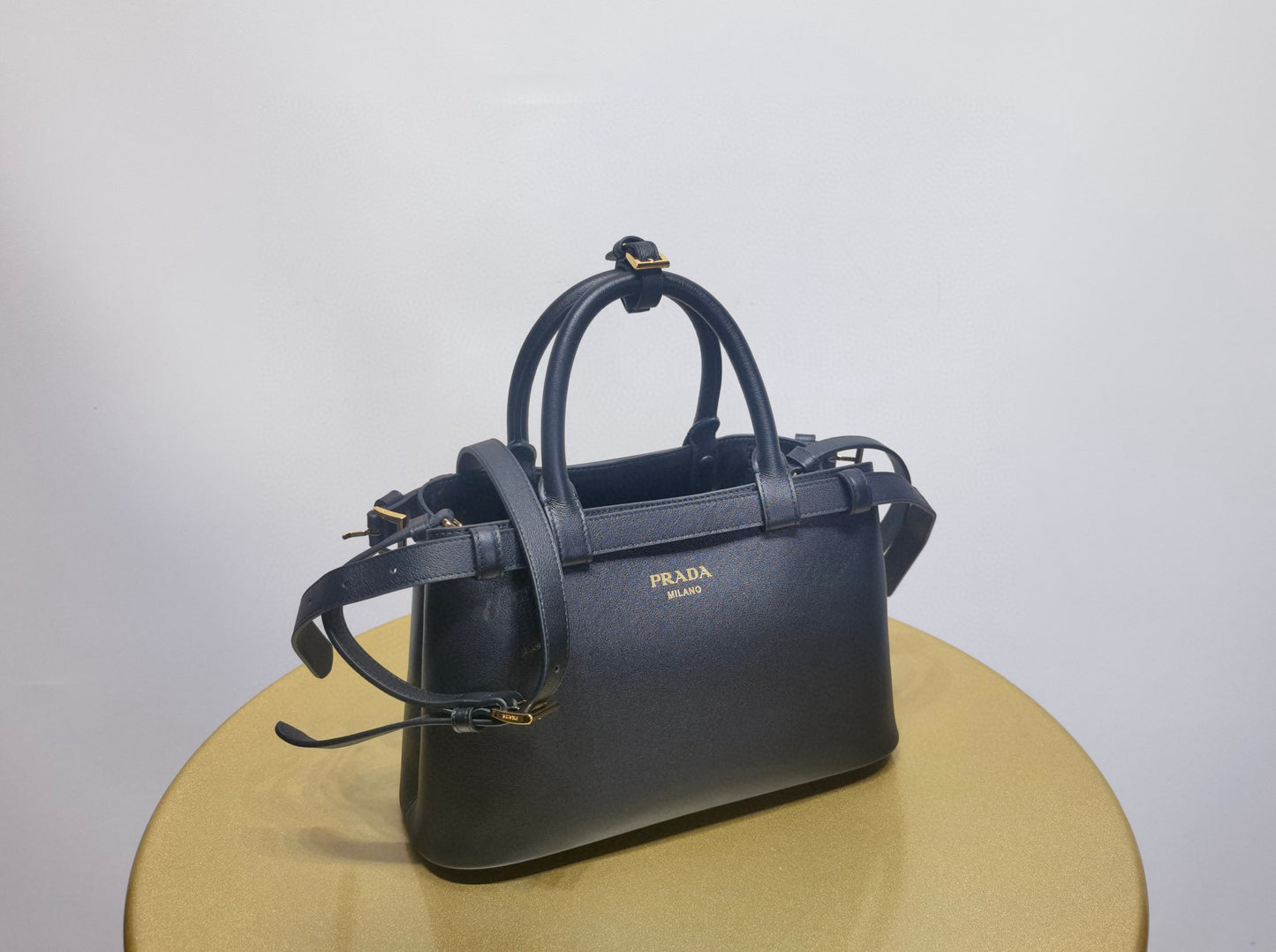 Prada Handbag 28x10x10.5cm