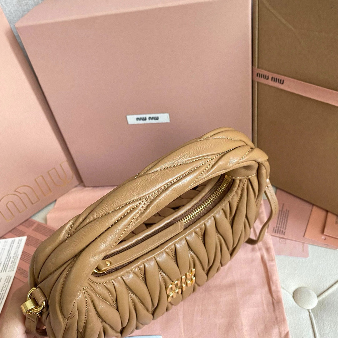 Miu Miu Wander Bag 20x23x6cm