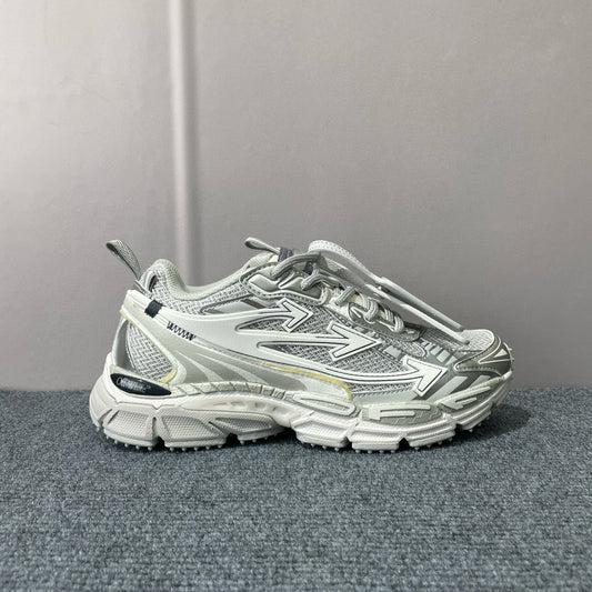 Off-White Sneaker