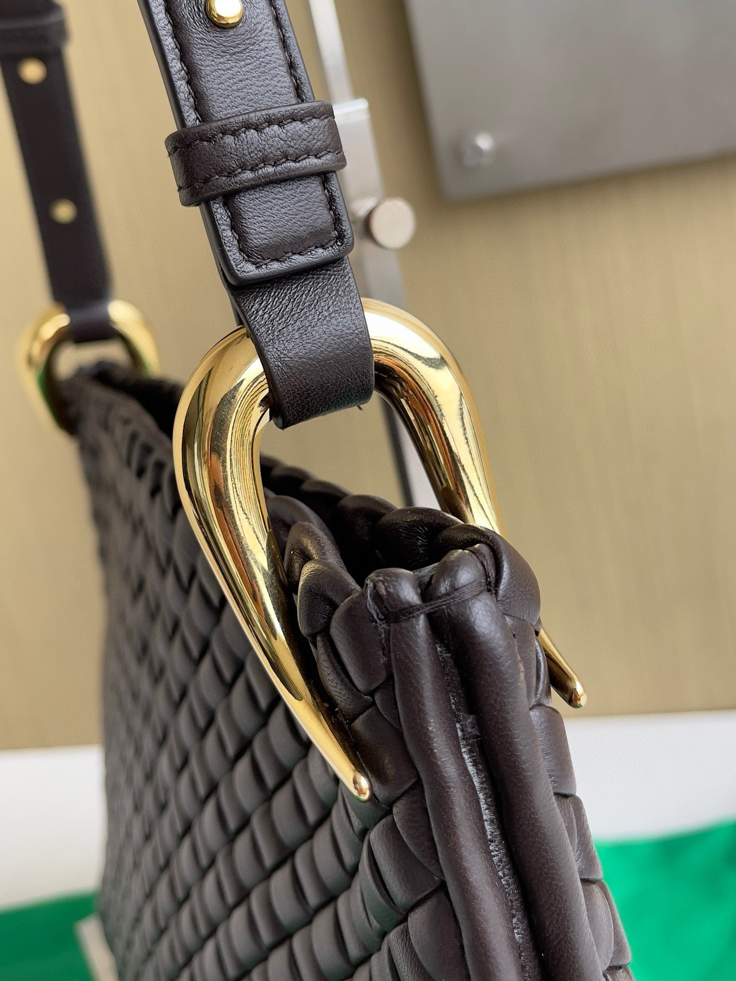 BV Clicker Shoulder Bag