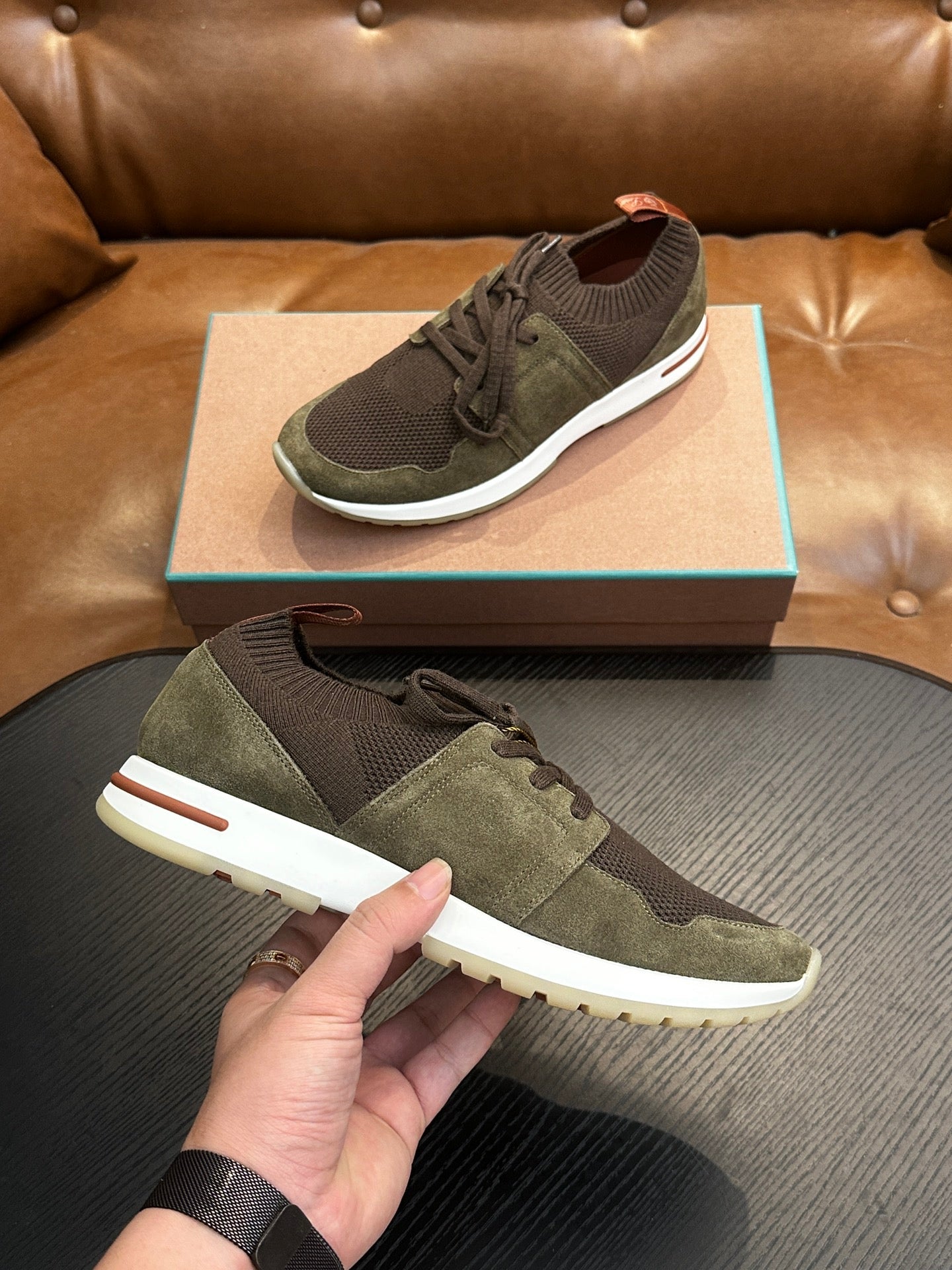 LP Sneakers