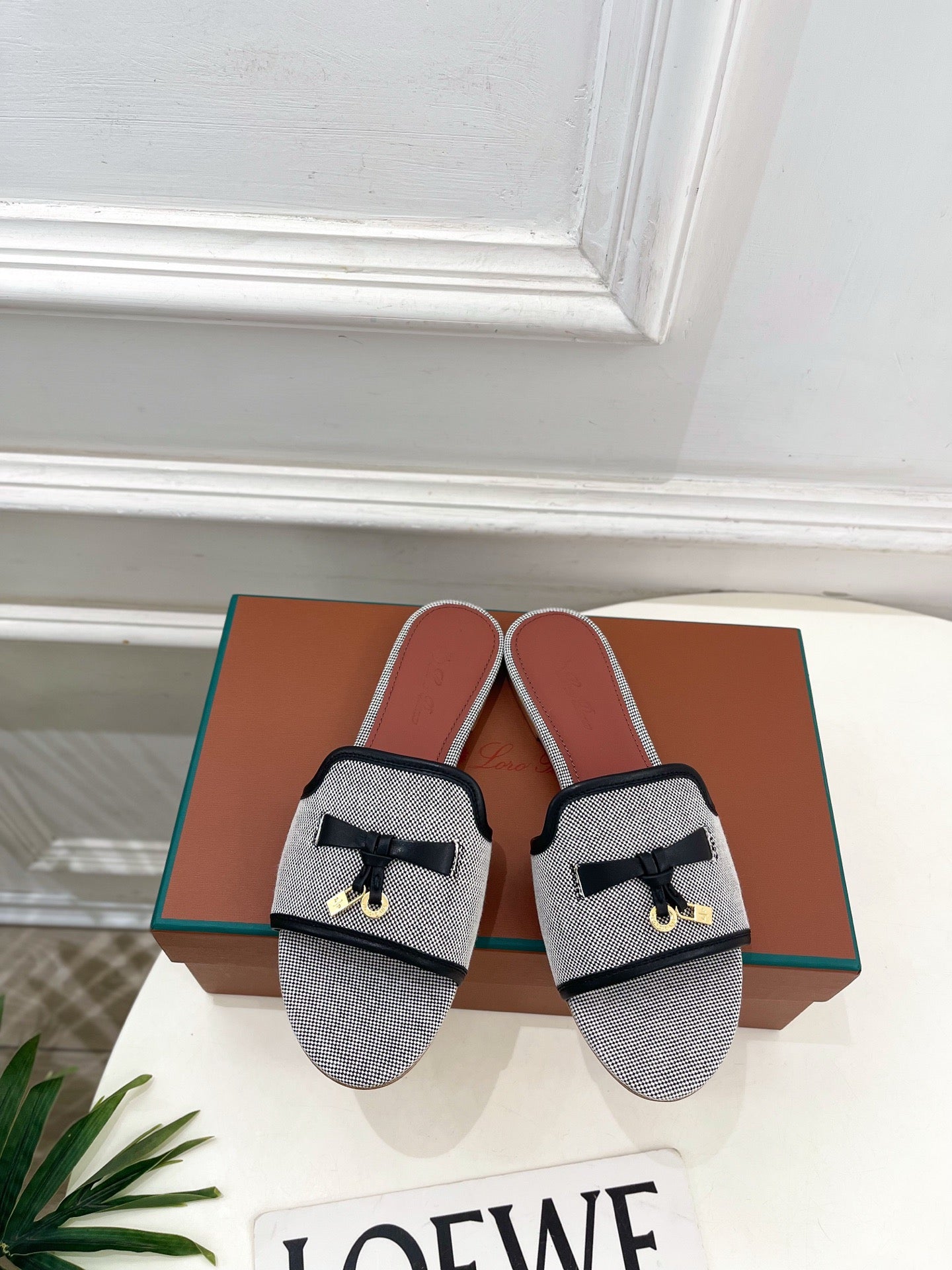 LP Sandals