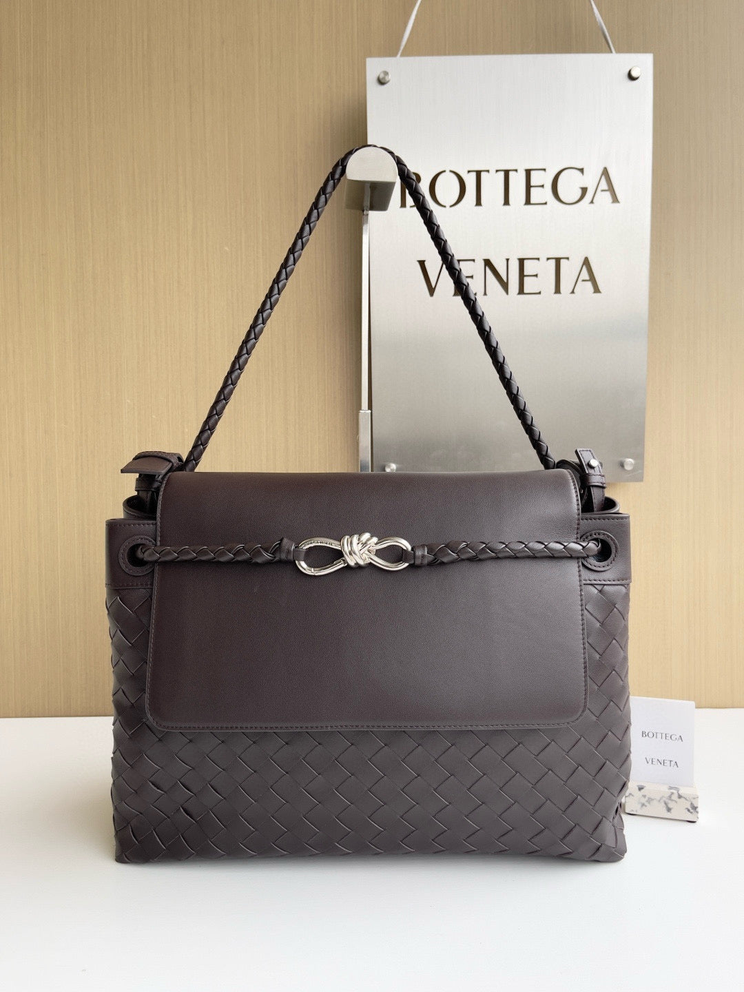 BV Andiamo Messenger In Fondant Bag