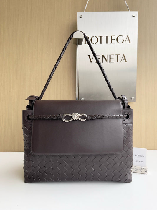 BV Andiamo Messenger In Fondant Bag