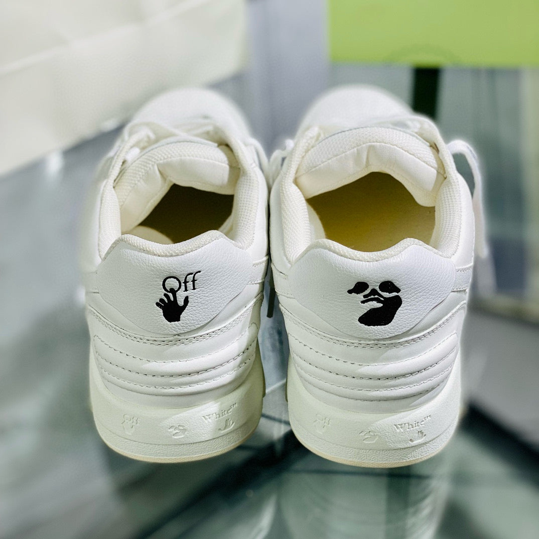 Off-White Sneaker