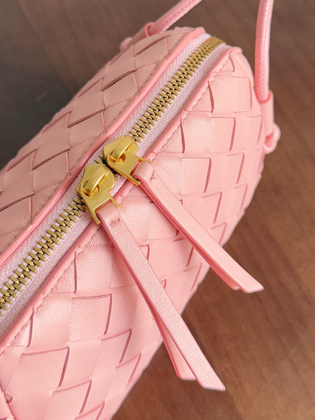 BV Intrecciato Concert Pouch Bag