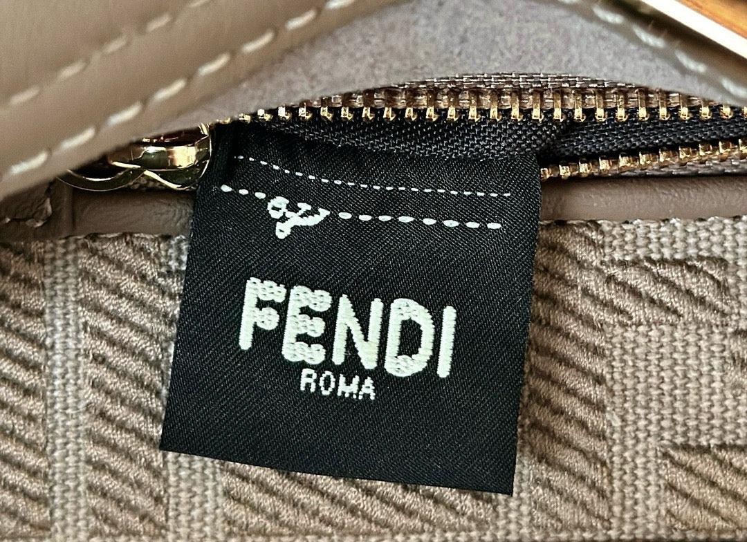 Fendi Peekaboo Bag (23x7x19 cm)