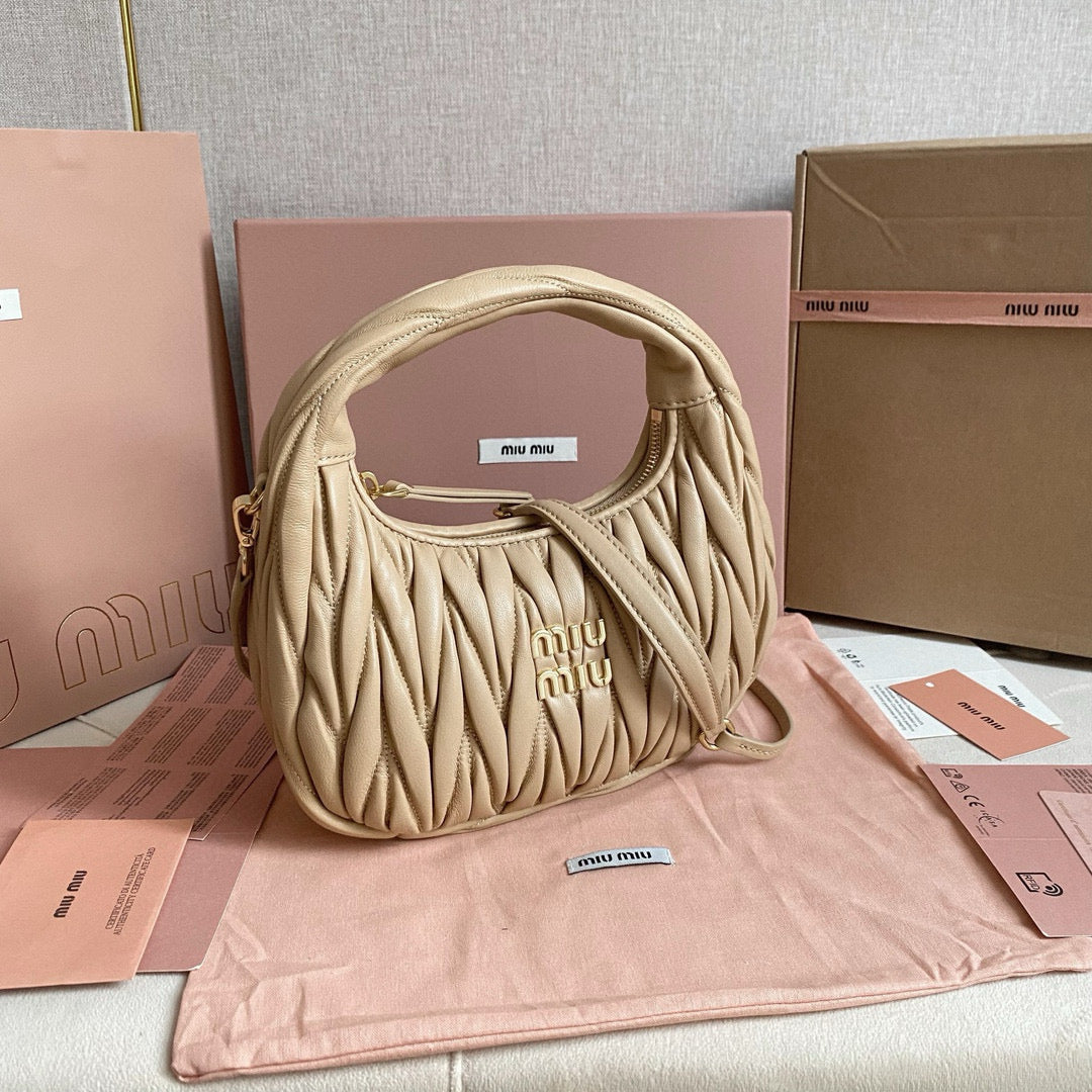 Miu Miu Wander Bag 20x23x6cm