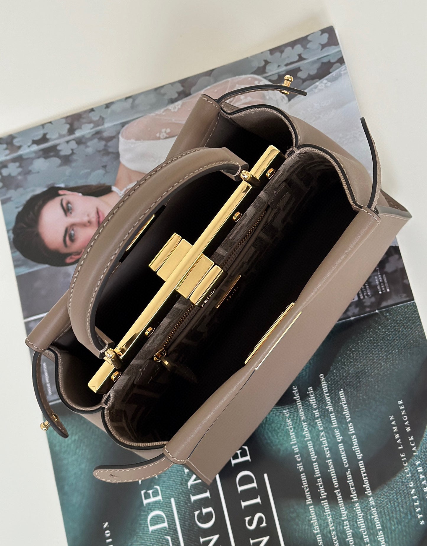 Fendi Peekaboo Bag (23x7x19 cm)