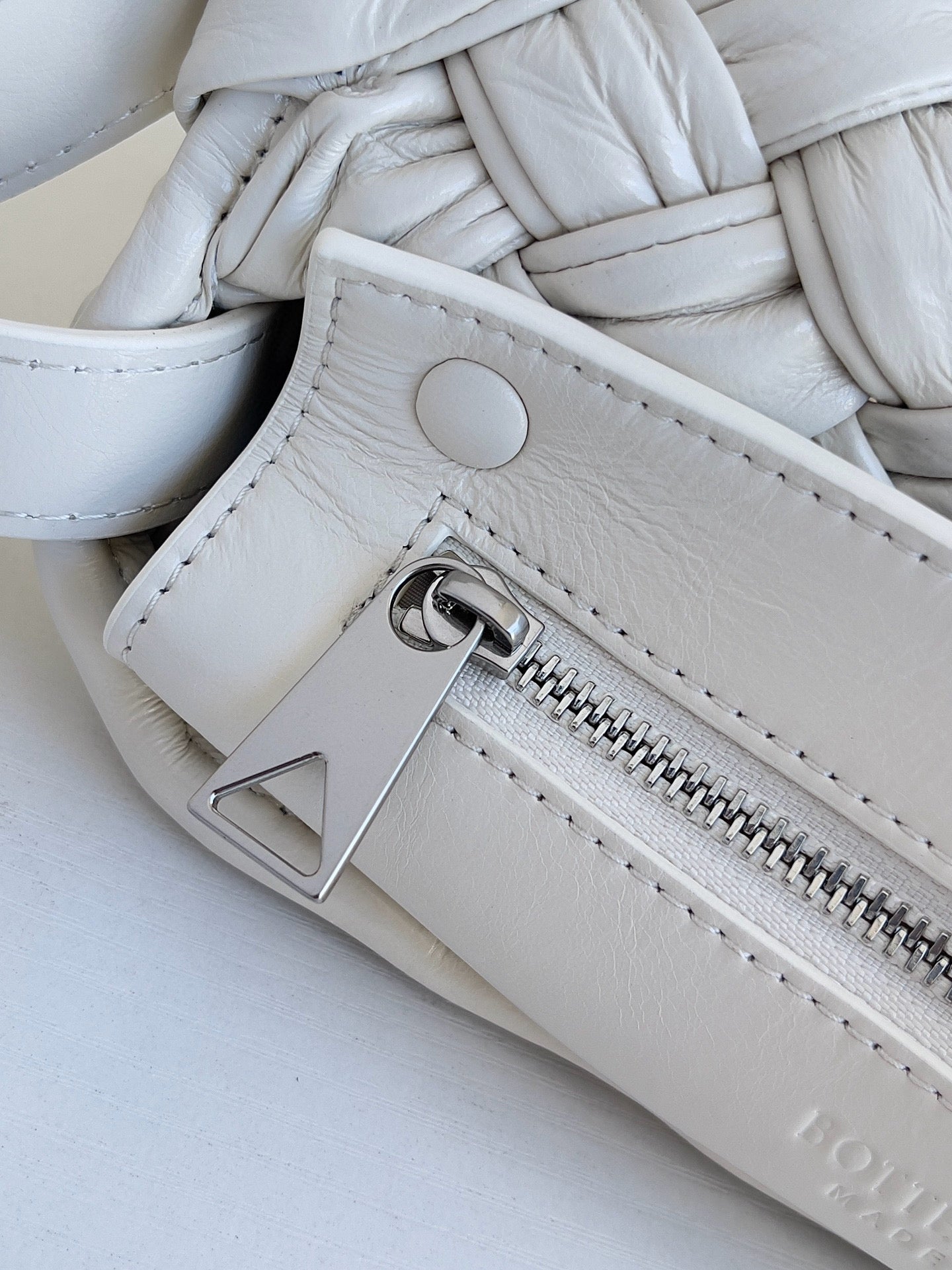 BV Foulard Rumple Messenger Bag