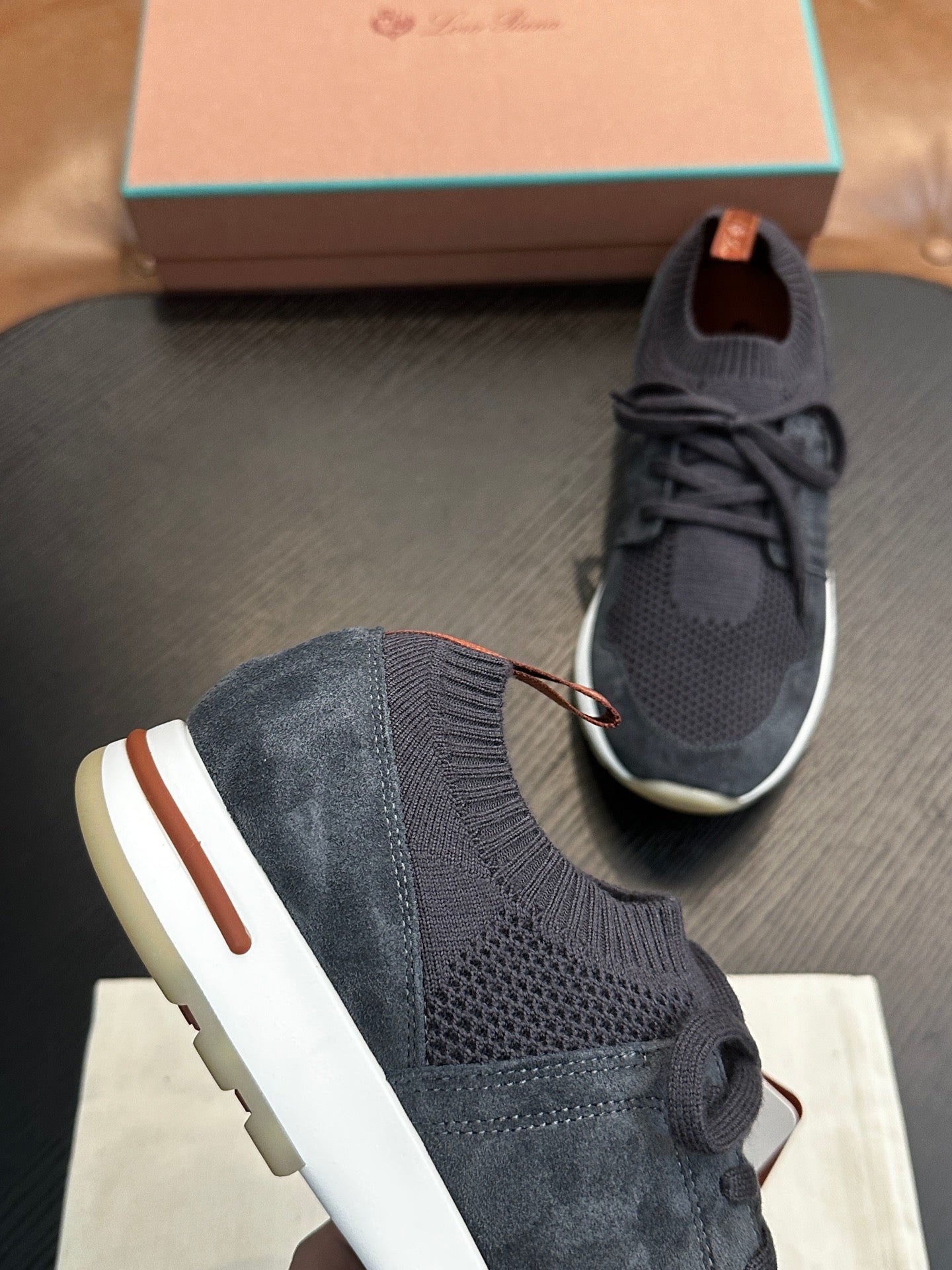LP Sneakers