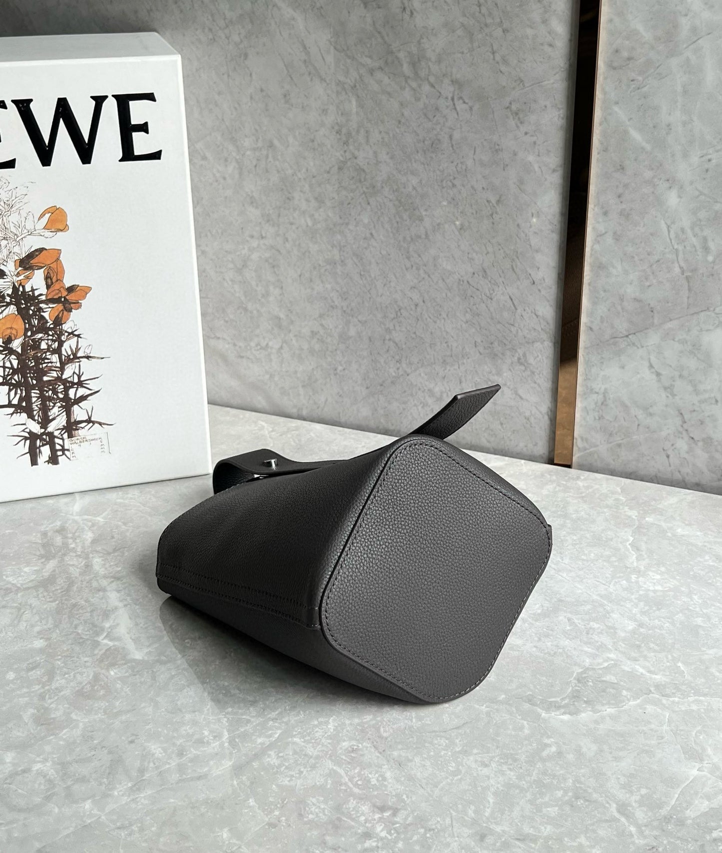 Loewe Pebble Bucket Bag(16x16x19.5cm)