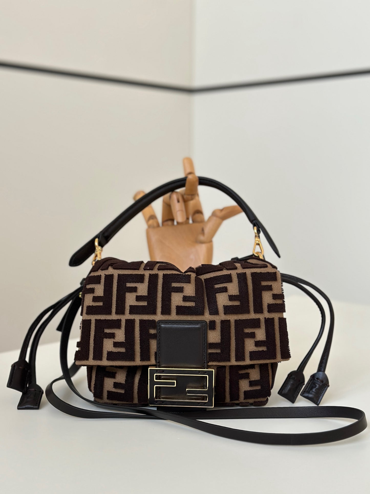 Fendi Mamma Baguette Bag (Small)