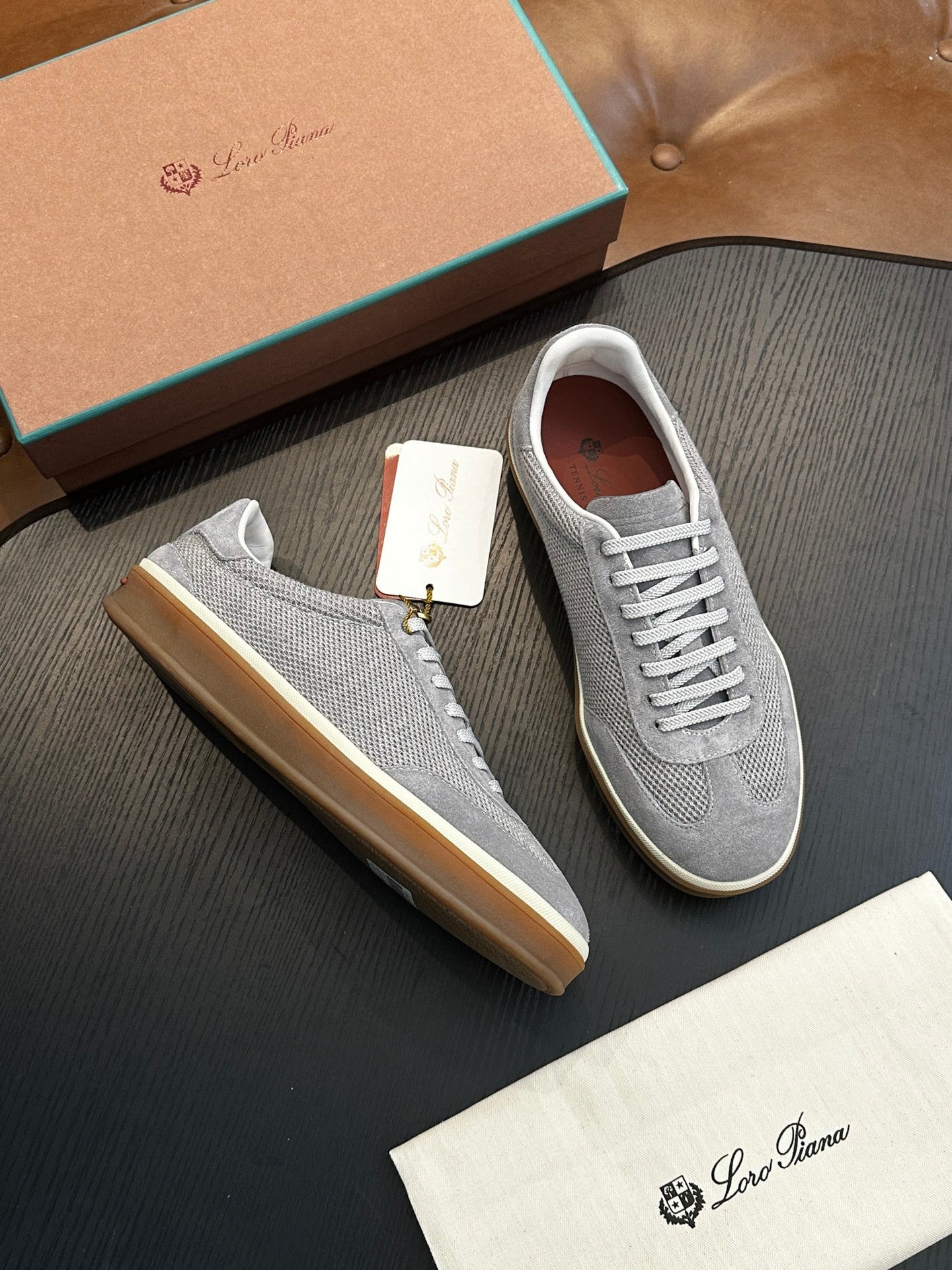 LP Sneakers