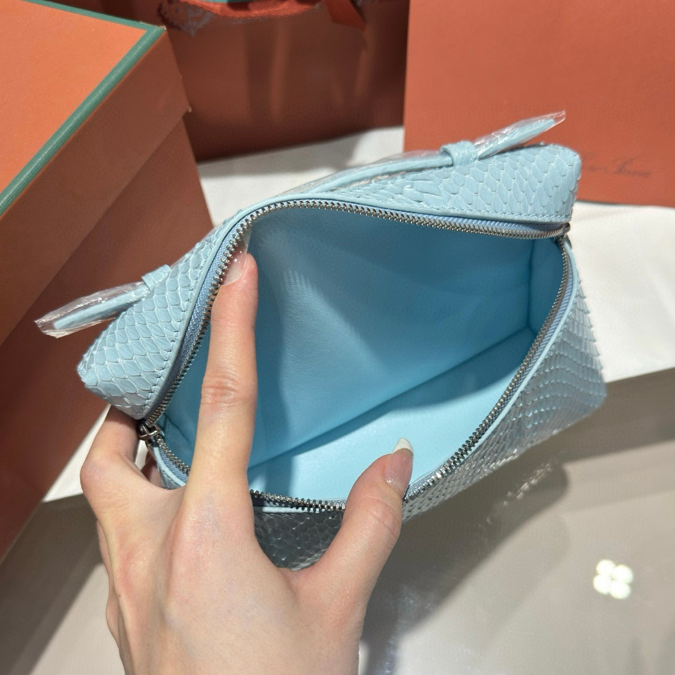 LP Extra Pocket L19 Handbag