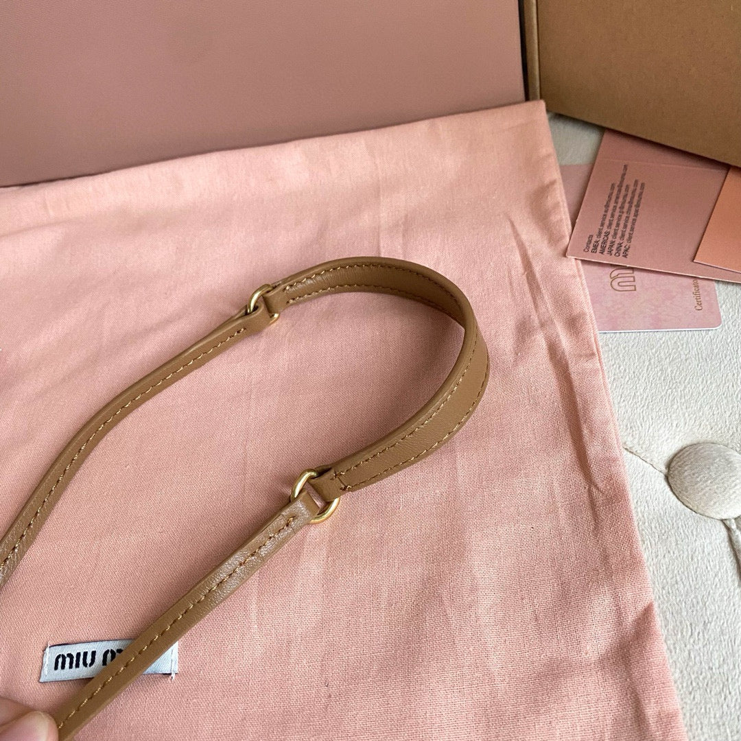Miu Miu Wander Bag 20x23x6cm