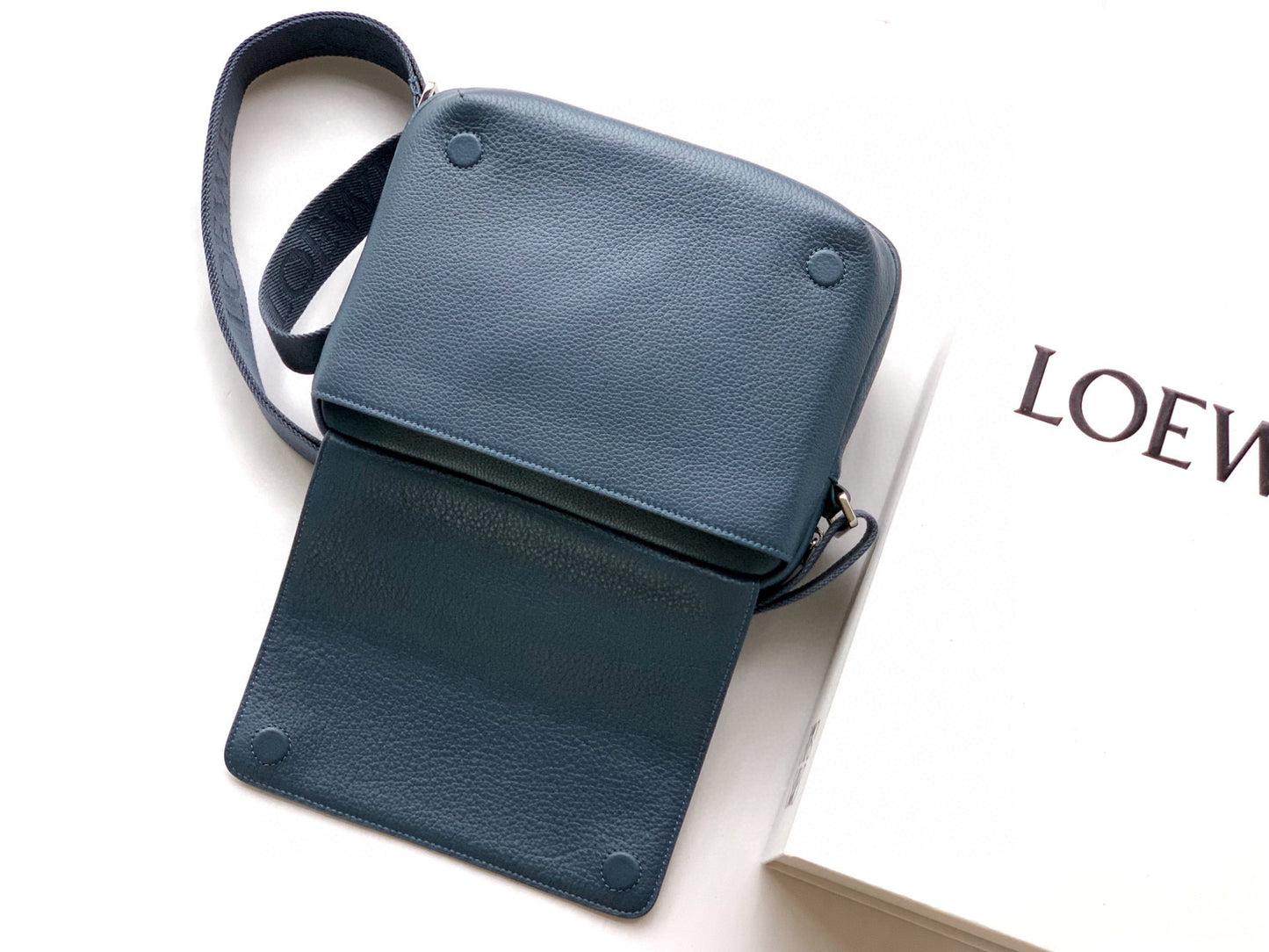 Loewe Messenger Bag 23x18x9CM