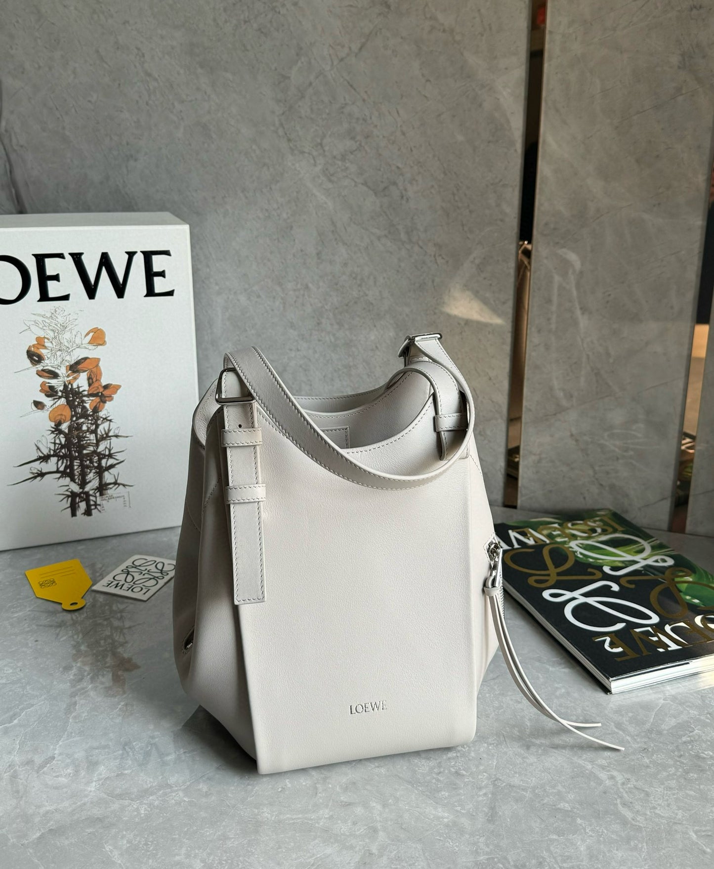 Loewe Hammock Flip Shoulder Bag(15x22.5x22cm)